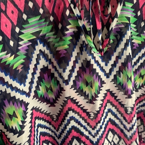 Francesca's Sheer Tunic Top Size S/M Short Sleeve V Neck Navy Pink & Green - Picture 7 of 7